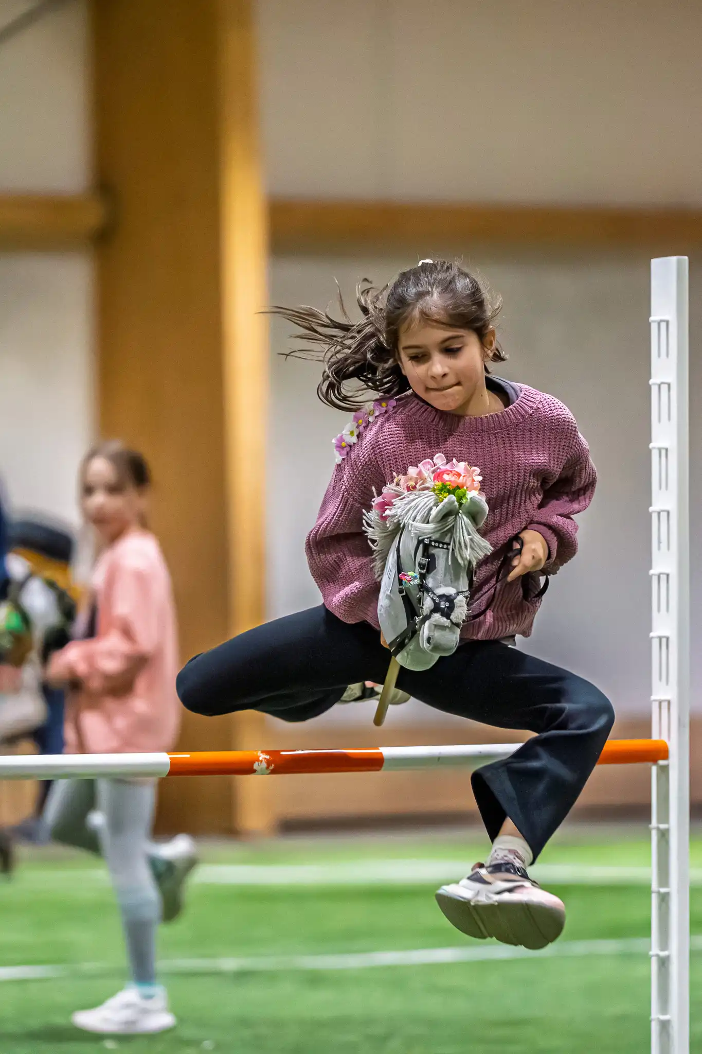 Zawody hobby horse - skoki przez parkur